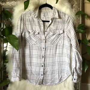 Xs white black grid button up